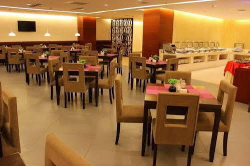 Yitel Airport Hotel 4*